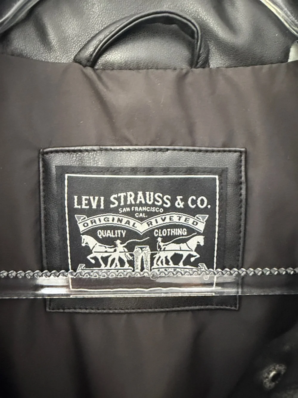 Levi's Black Quilted Faux-Leather Belted Puffer Vest - Picture 2 of 3